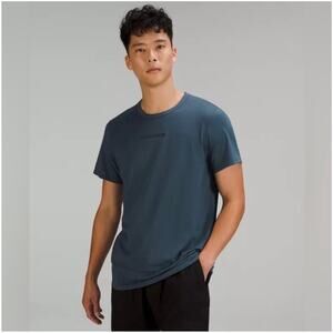 Lululemon Shirt Mens Medium Iron Blue Fundamental Graphic Short Sleeve Crew Neck